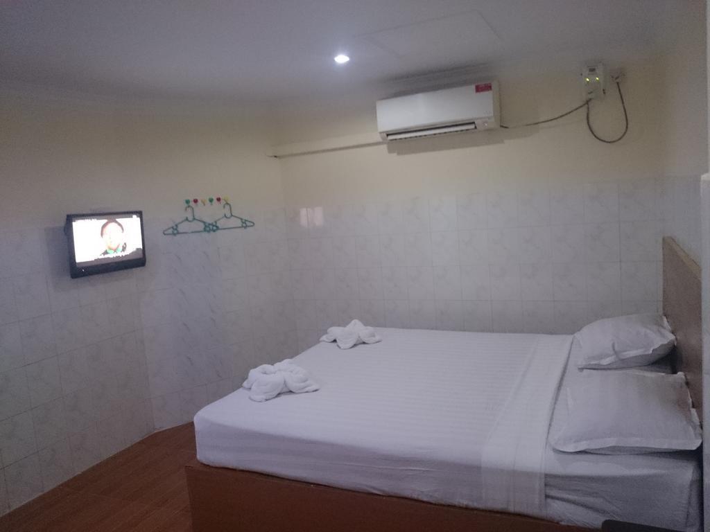 Silver Moon Hotel Янгон Екстериор снимка