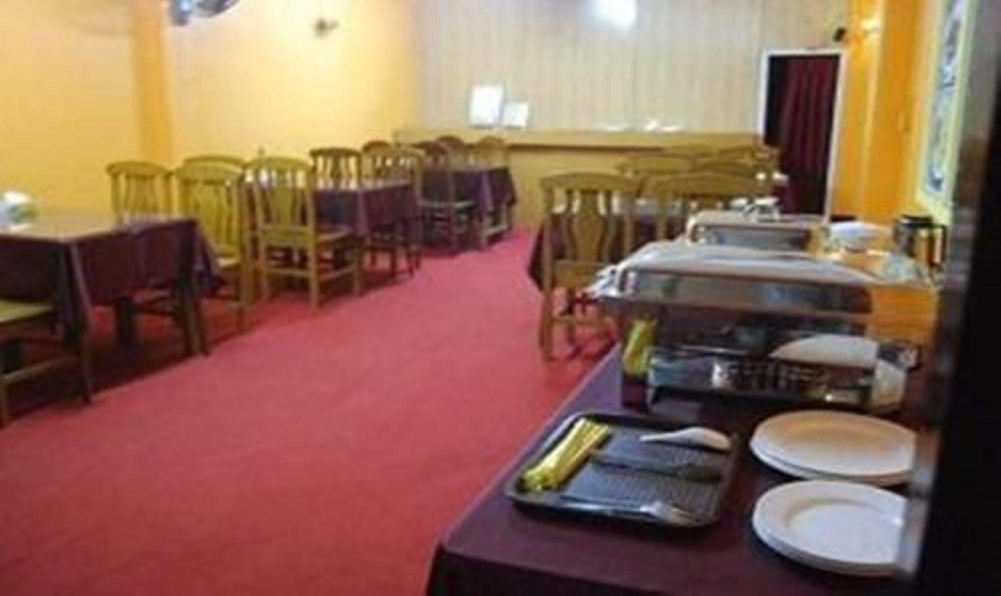 Silver Moon Hotel Янгон Екстериор снимка